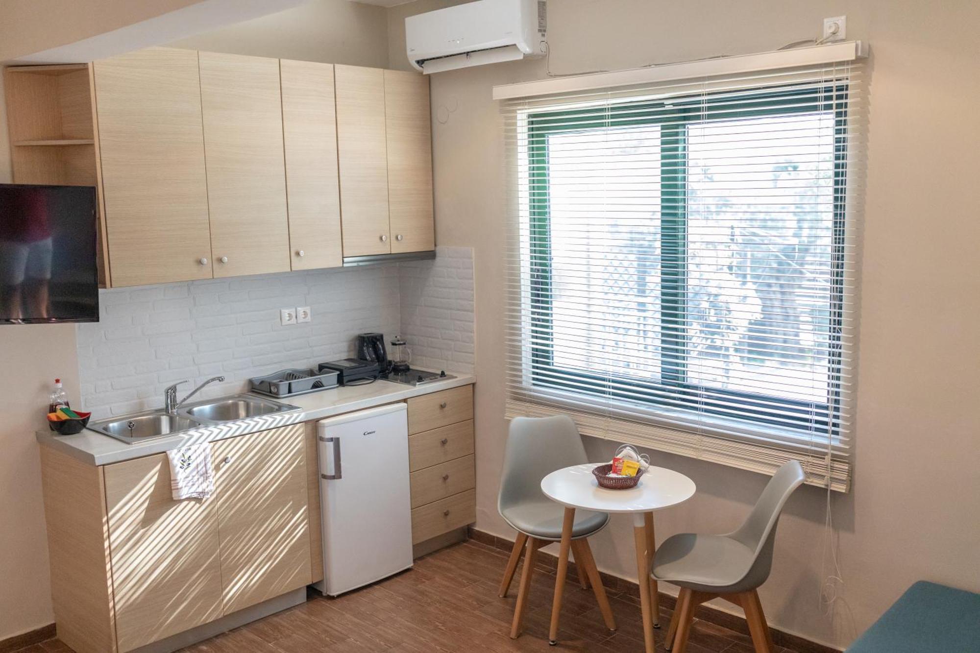 Ampoulos Rooms & Apartments Kedro Bagian luar foto