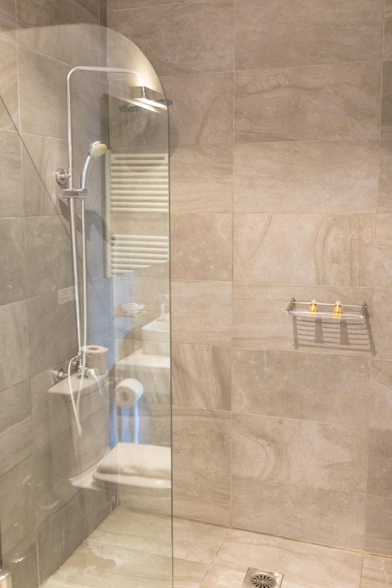 Ampoulos Rooms & Apartments Kedro Bagian luar foto