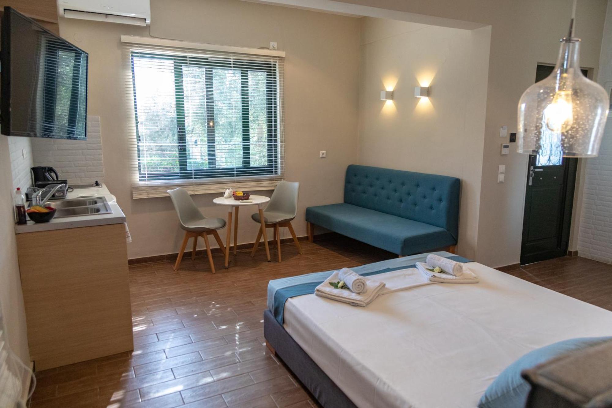 Ampoulos Rooms & Apartments Kedro Bagian luar foto