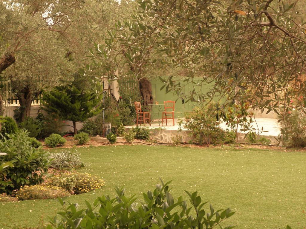 Ampoulos Rooms & Apartments Kedro Bagian luar foto