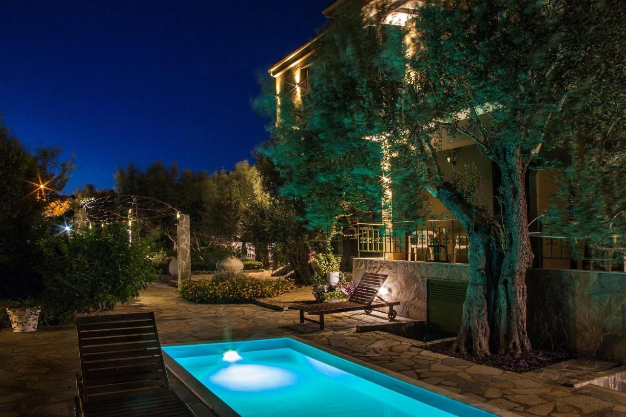 Ampoulos Rooms & Apartments Kedro Bagian luar foto